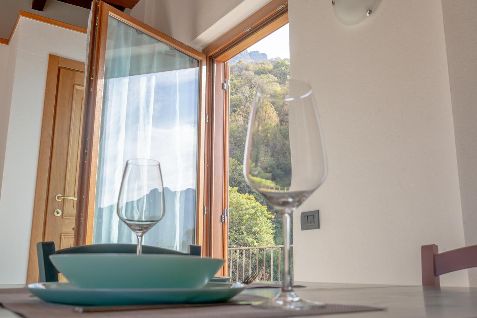 Larius Apartment - Como Lake View Mandello del Lario Eksteriør billede